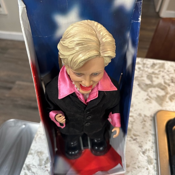 Senator Hillary Clinton Boogie Diva, dancing & singing doll, was created in 2008 - Picture 4 of 6